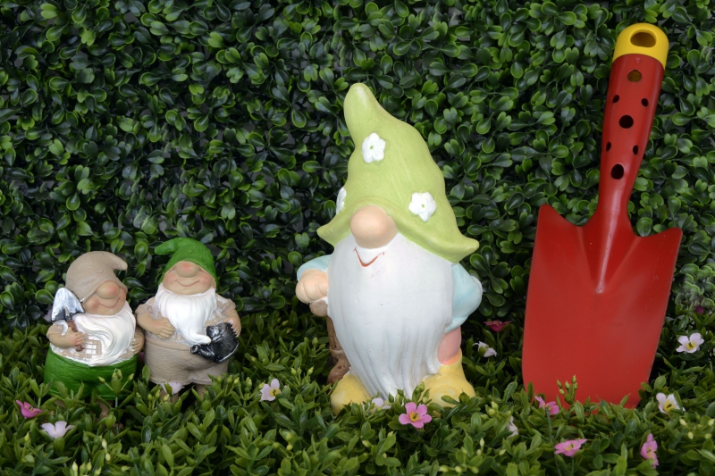 sasu-OPIO-min_garden-gnome-1404358